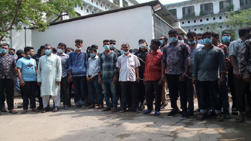 ঢাকা মেডিকেল কলেজ (ঢামেক) হাসপাতাল দালালদের ধরতে র‌্যাবের হানা, আটক ২৪